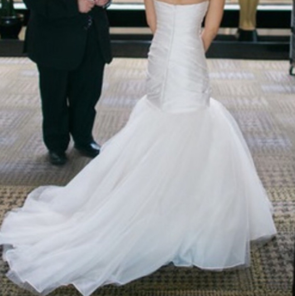 Vera Wang Wedding Dress - Picture 6 of 7